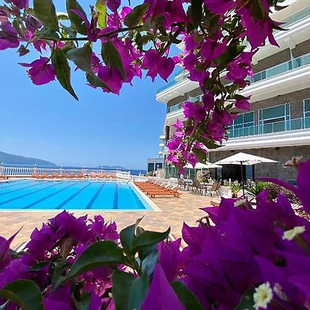 Toto Hotel & Apartments Radhime Bagian luar foto