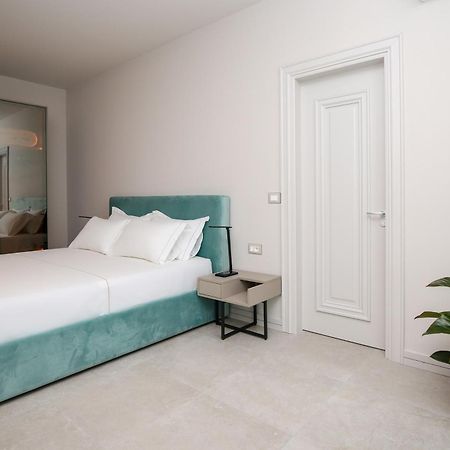 Toto Hotel & Apartments Radhime Bagian luar foto