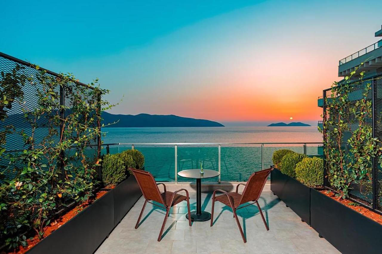 Toto Hotel & Apartments Radhime Bagian luar foto