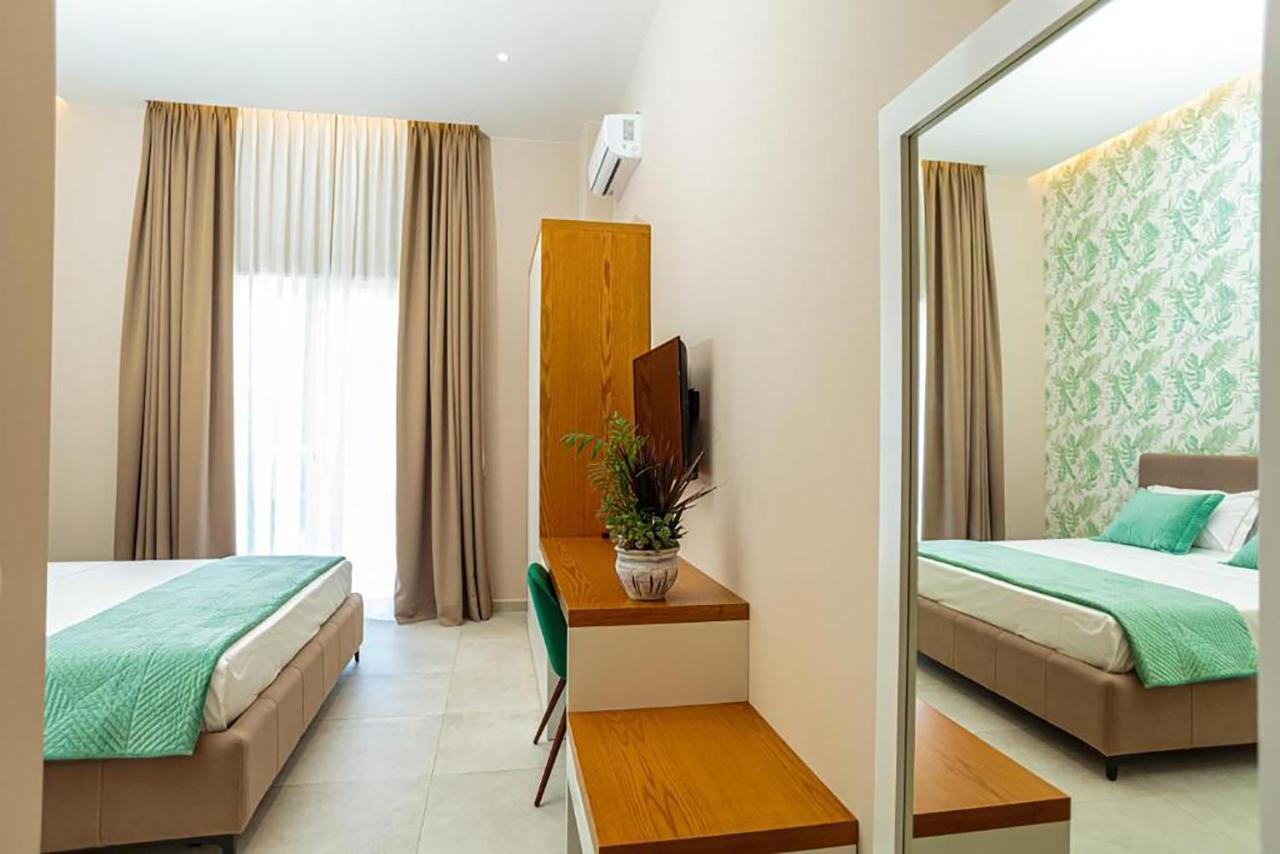 Toto Hotel & Apartments Radhime Bagian luar foto