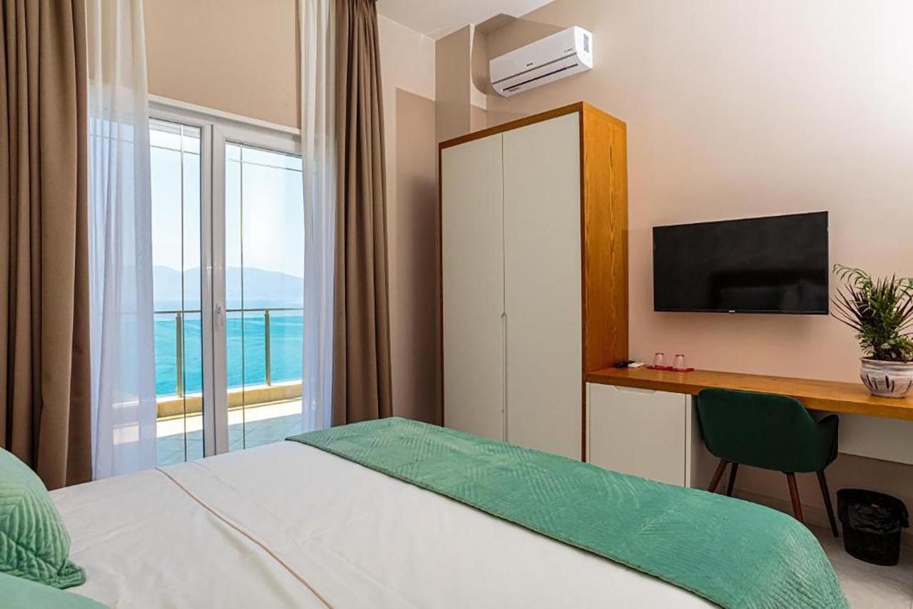 Toto Hotel & Apartments Radhime Bagian luar foto
