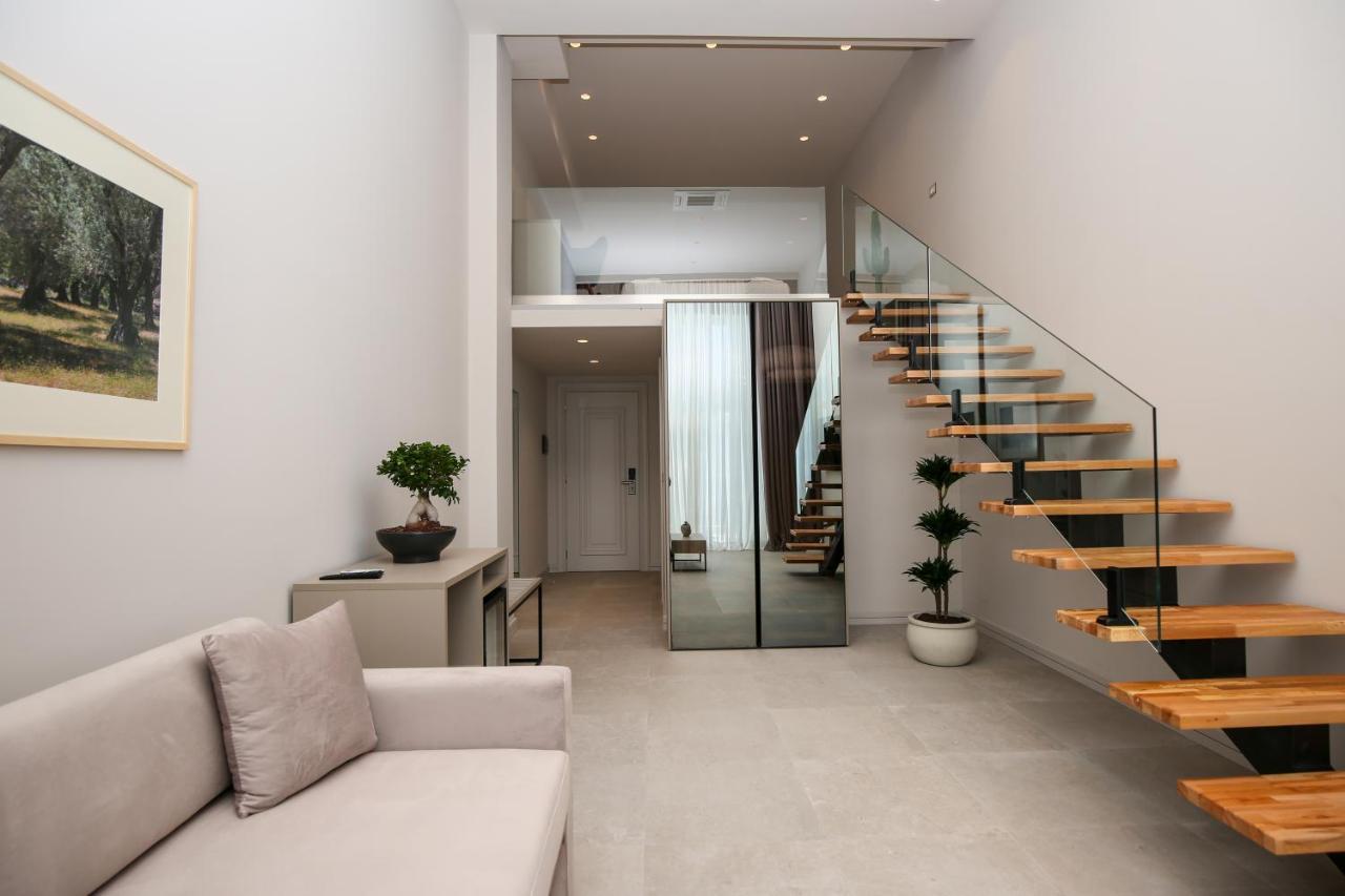 Toto Hotel & Apartments Radhime Bagian luar foto