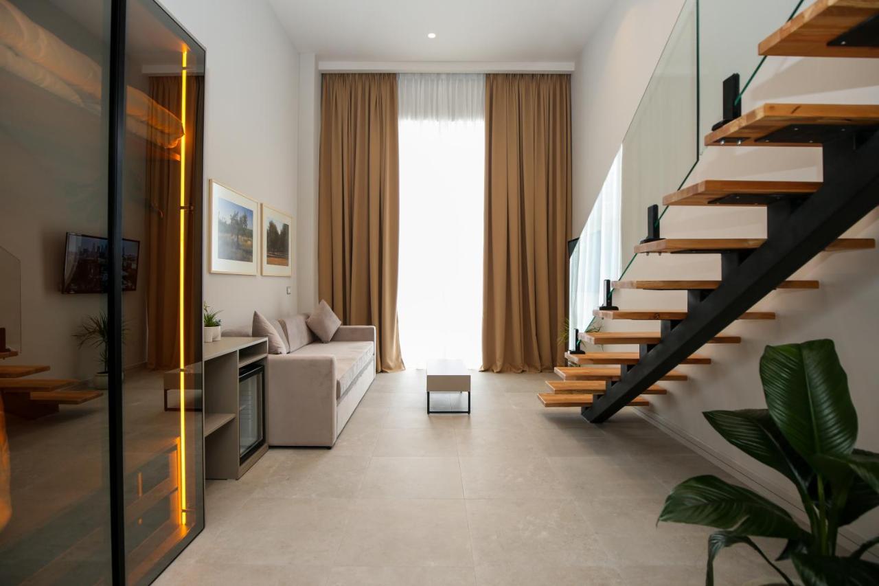 Toto Hotel & Apartments Radhime Bagian luar foto