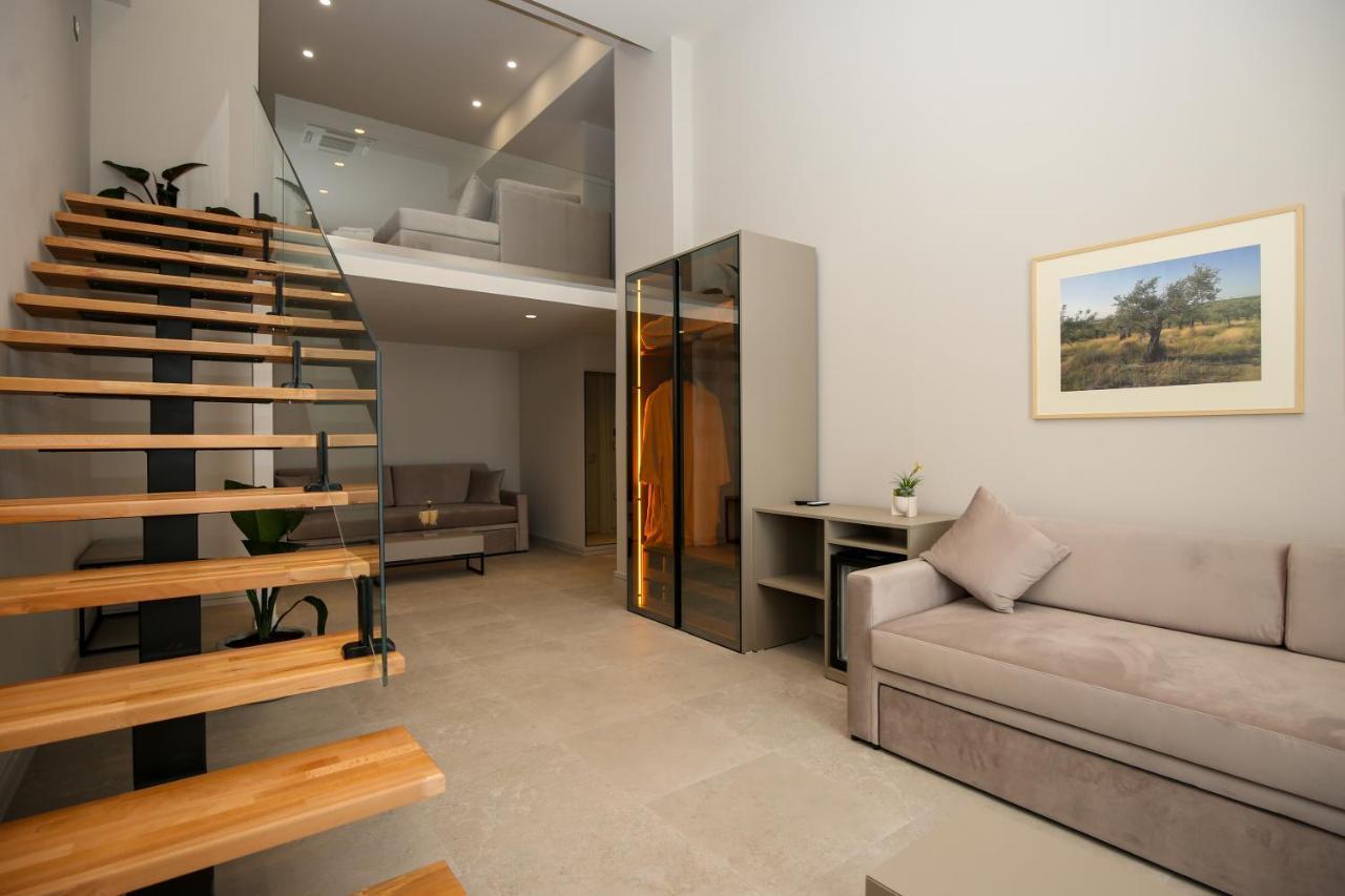 Toto Hotel & Apartments Radhime Bagian luar foto