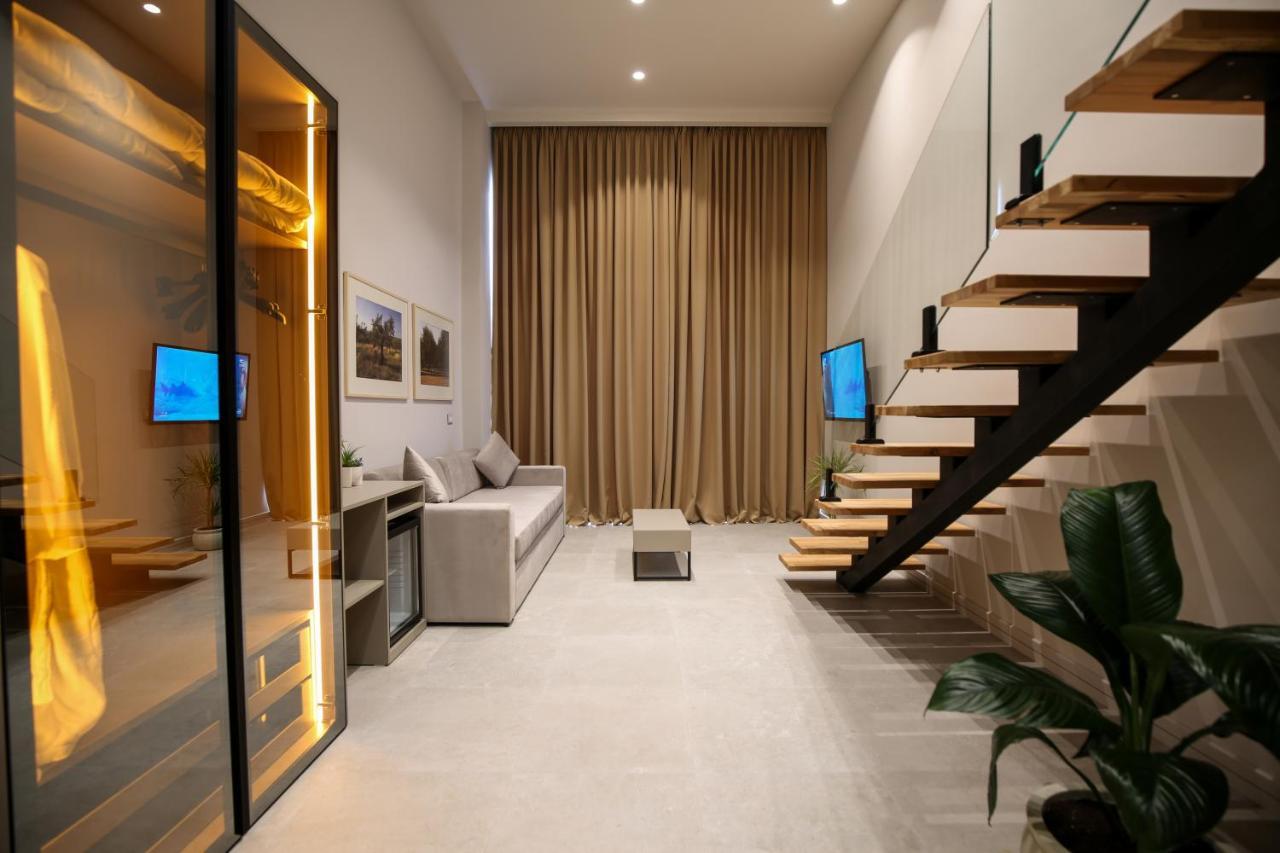 Toto Hotel & Apartments Radhime Bagian luar foto