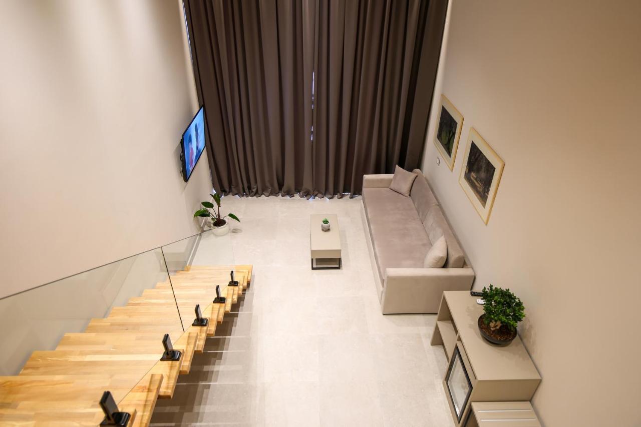 Toto Hotel & Apartments Radhime Bagian luar foto