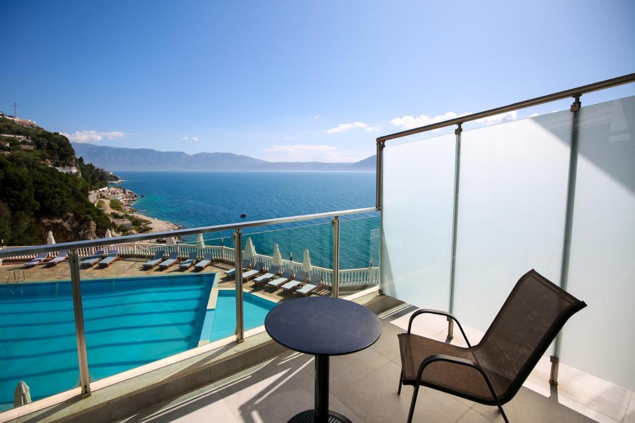 Toto Hotel & Apartments Radhime Bagian luar foto