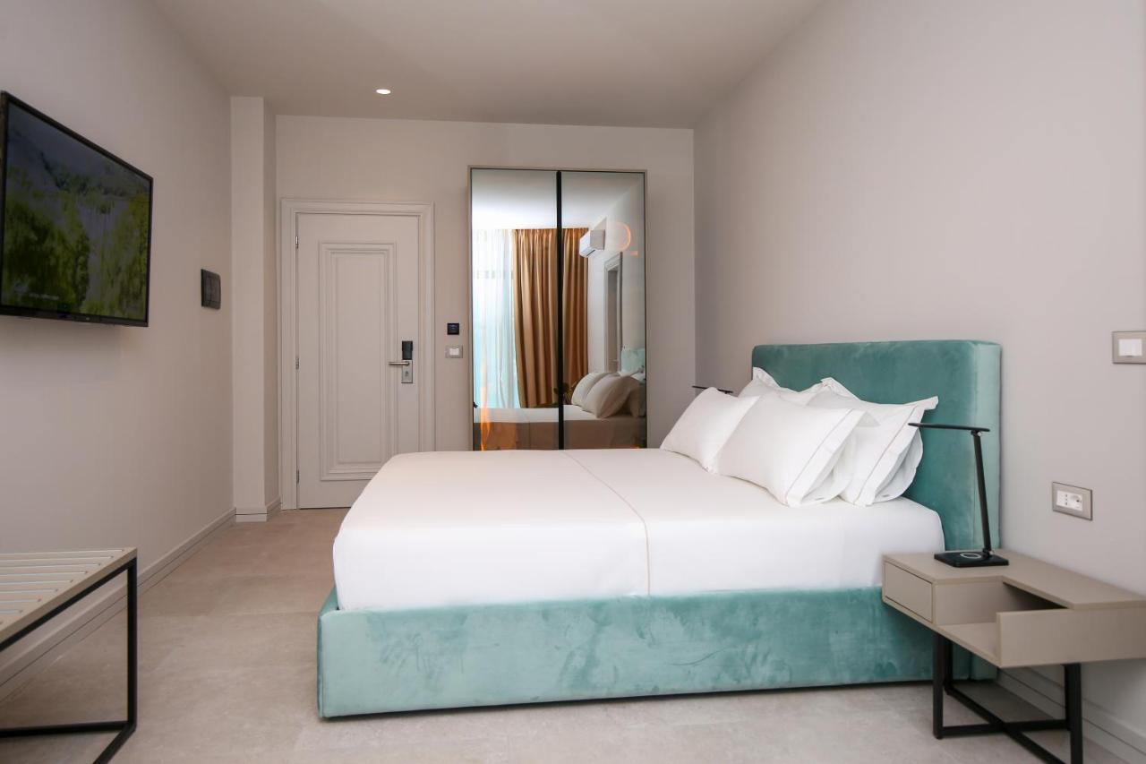 Toto Hotel & Apartments Radhime Bagian luar foto