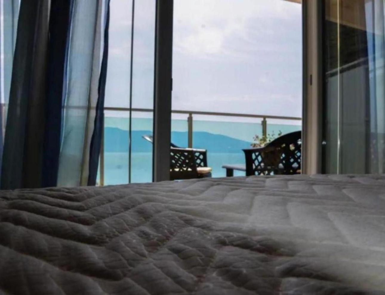 Toto Hotel & Apartments Radhime Bagian luar foto