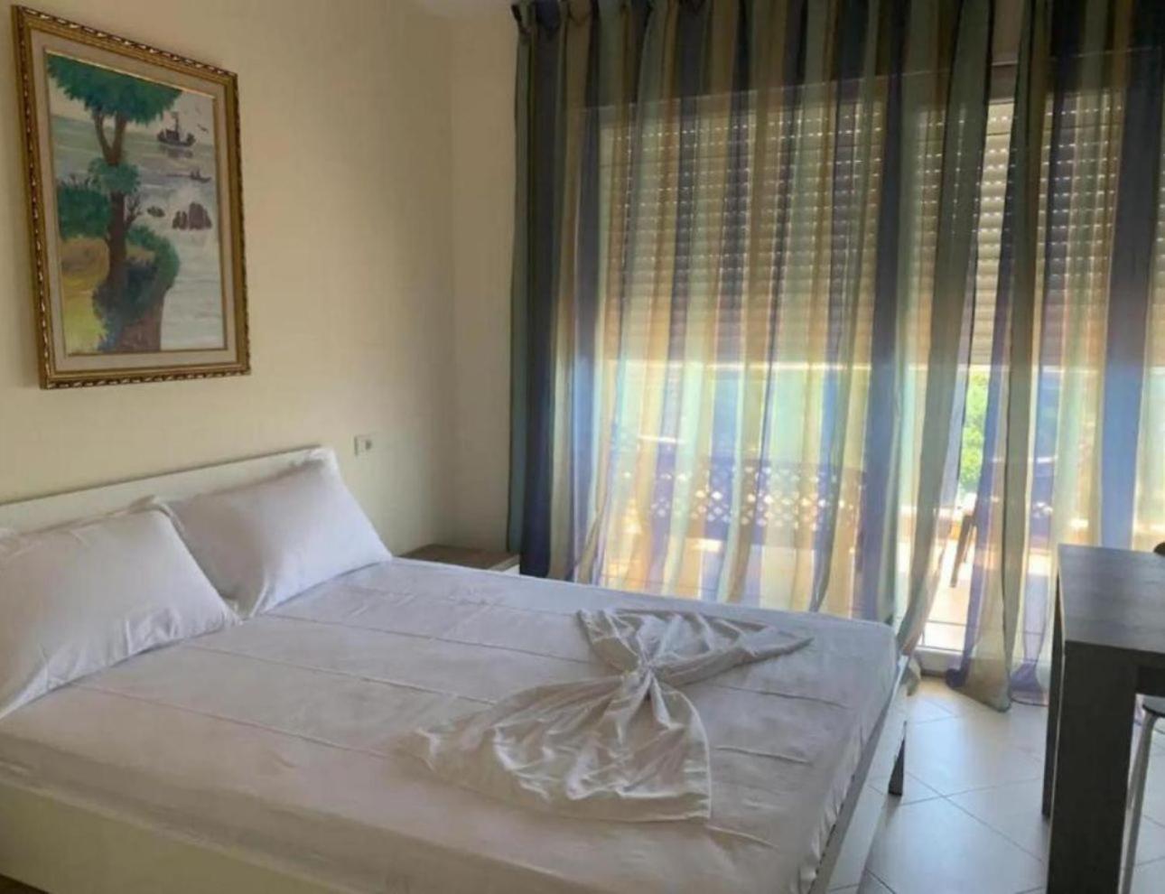 Toto Hotel & Apartments Radhime Bagian luar foto