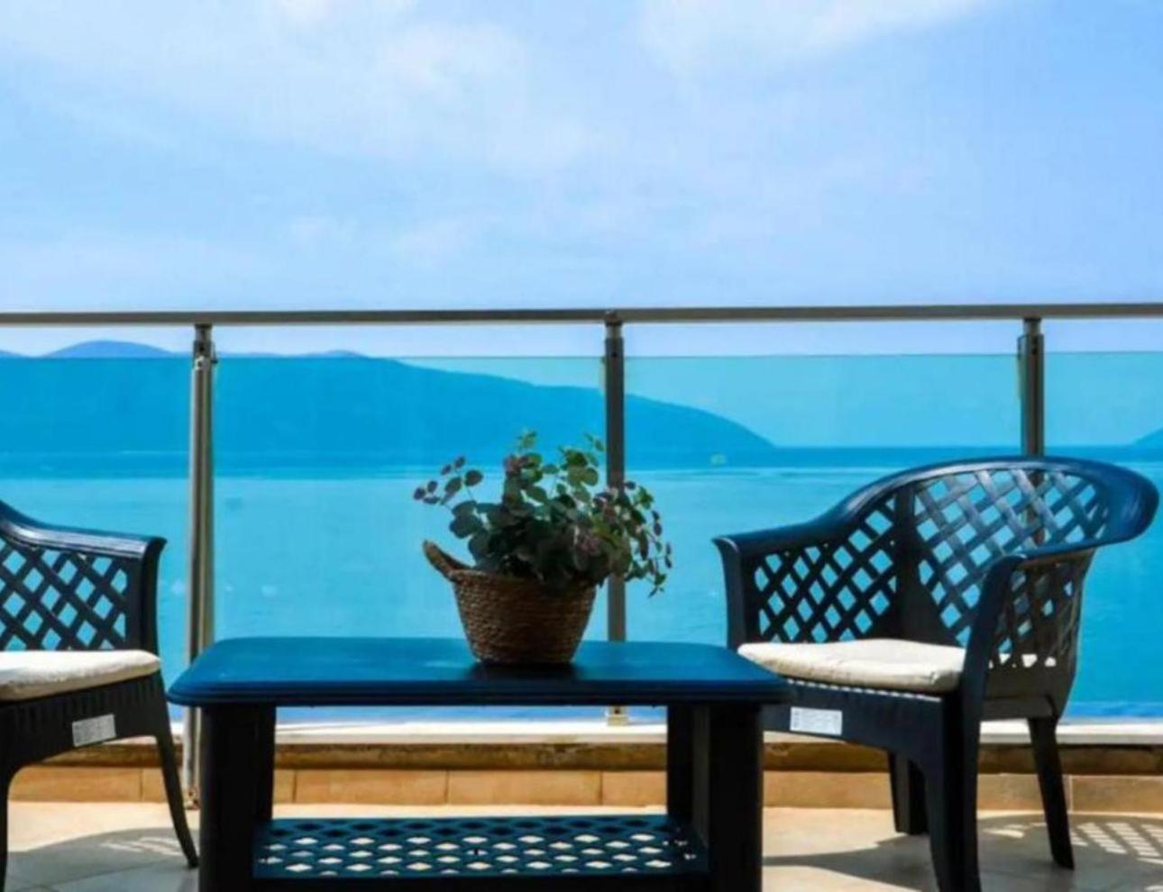 Toto Hotel & Apartments Radhime Bagian luar foto