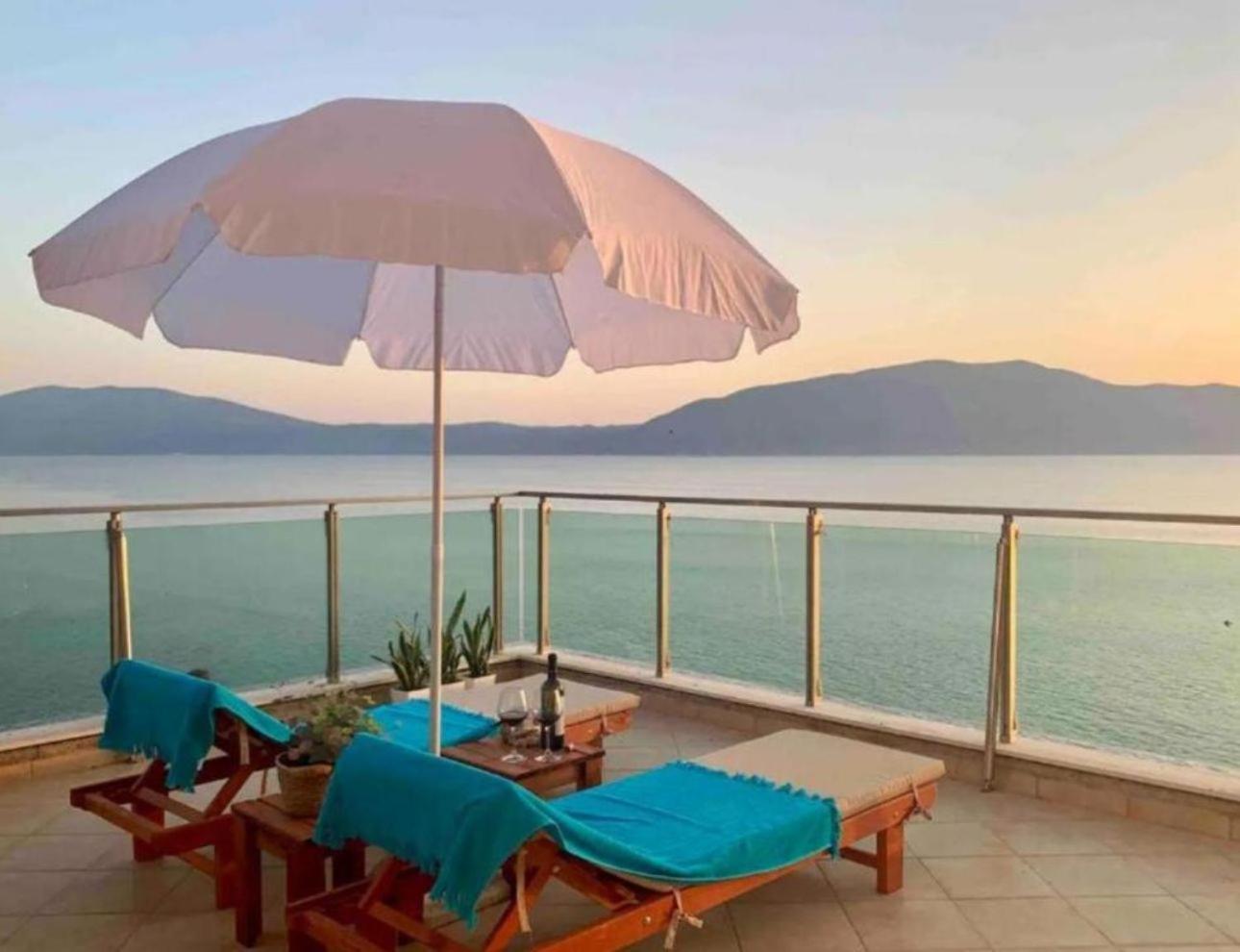 Toto Hotel & Apartments Radhime Bagian luar foto
