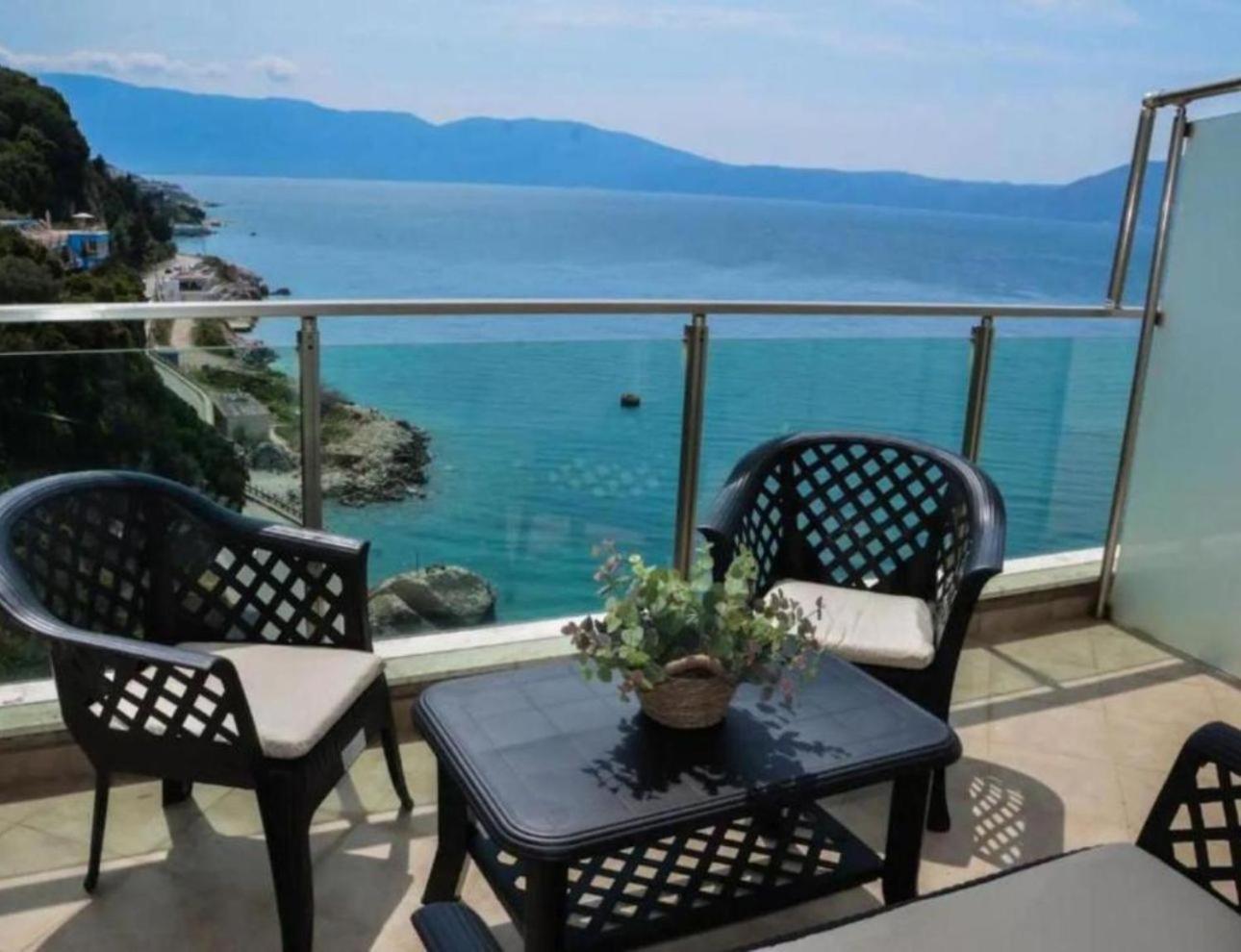 Toto Hotel & Apartments Radhime Bagian luar foto