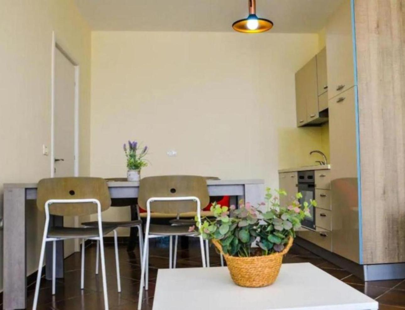 Toto Hotel & Apartments Radhime Bagian luar foto